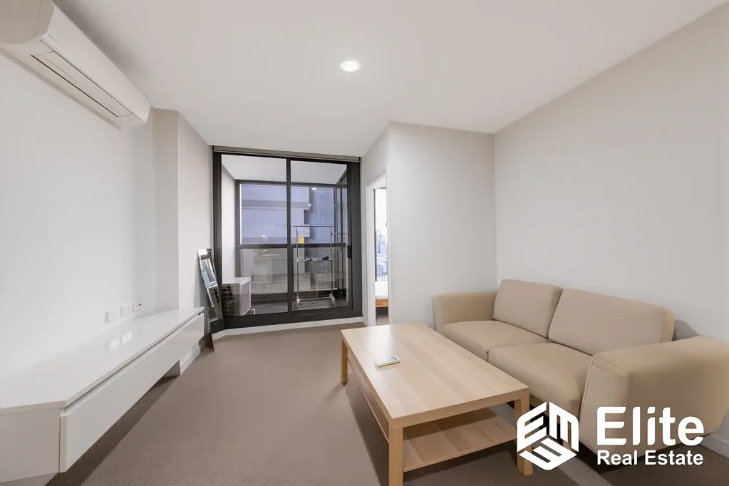 Fully Furnished 1 Bedroom Apartment with Secure Car Space in Melbourne CBD
