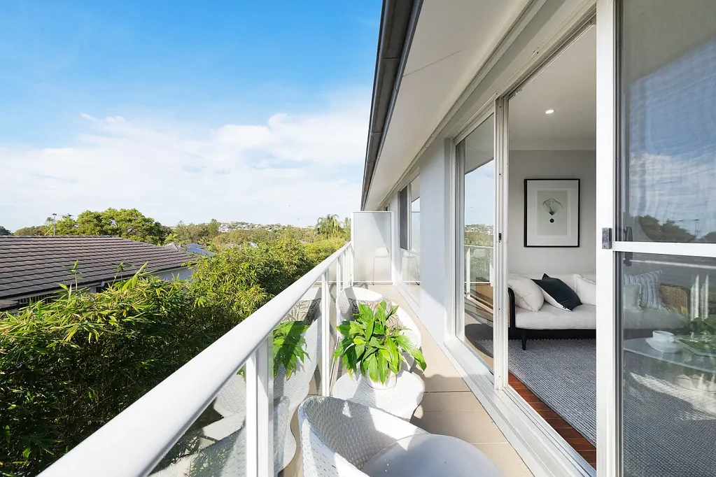 North Curl Curl 2 Bedroom Stylish apartment with a large balcony and leafy vistas in a prime location