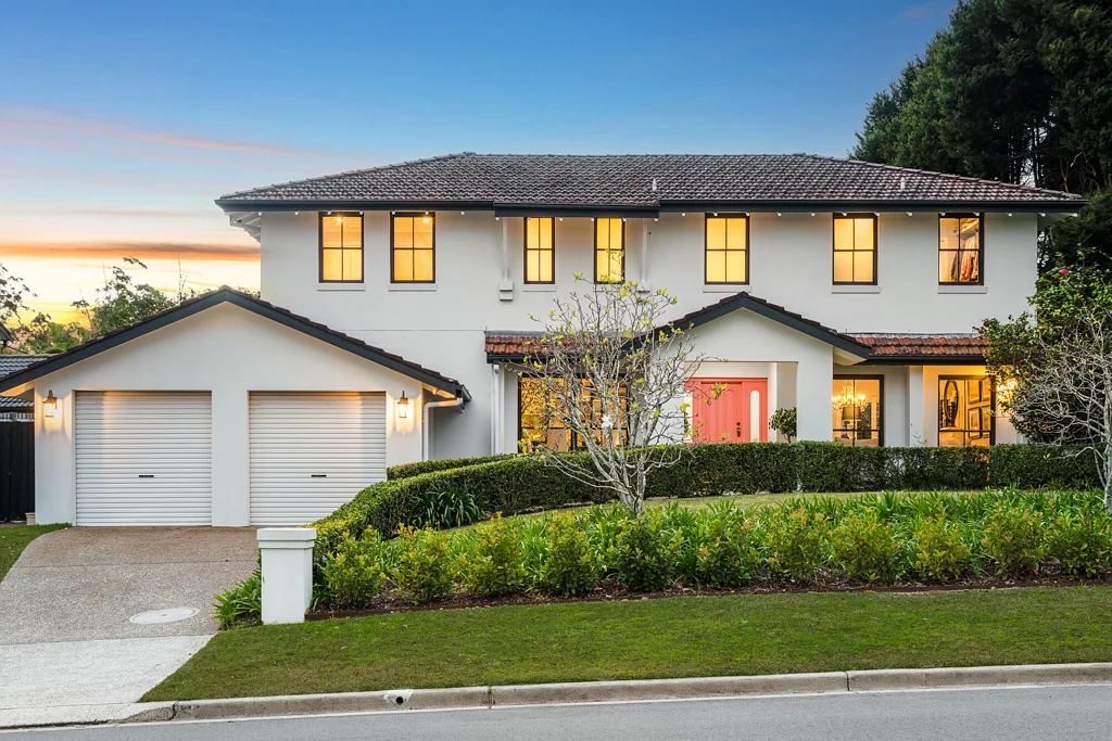 Turramurra 4房 令人惊叹的家庭生活，非凡的室内外娱乐空间，后院朝北 Stunning family living with extraordinary indoor and outdoor entertaining spaces with North to rear