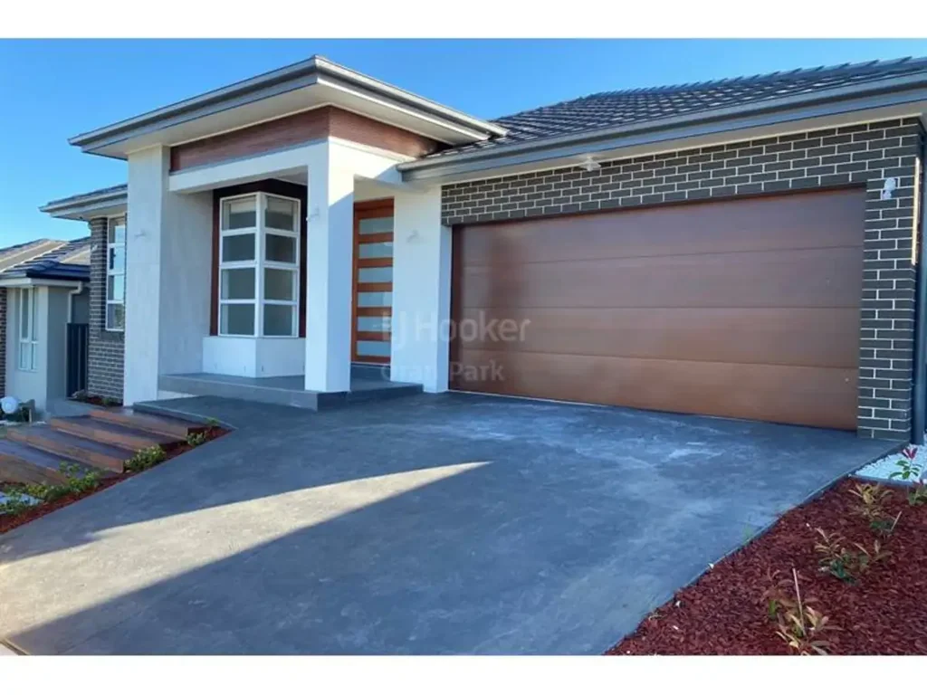 BEAUTIFUL FAMILY HOME WITH ALL THE EXTRAS