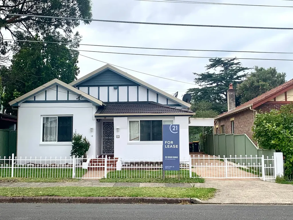 New Renovated 4 Spacious Bedrooms with Sunroom