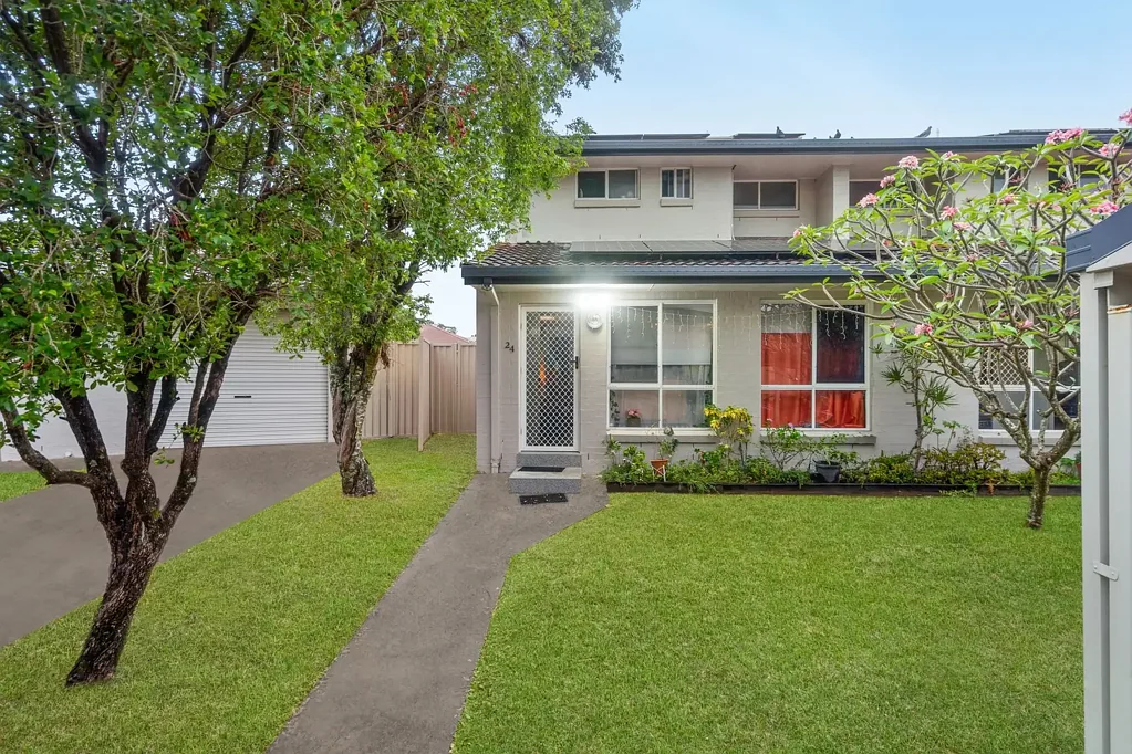 24/13-17 Brown Street, Labrador, QLD 4215