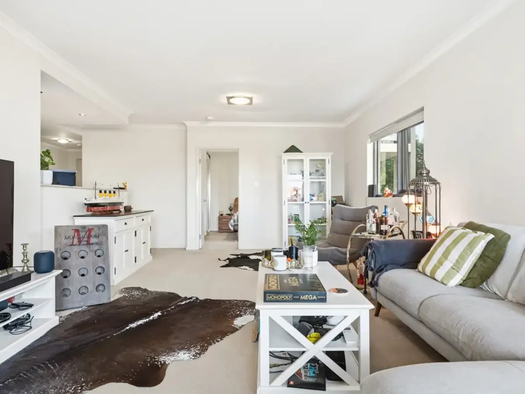 East Perth 2Moenga Spacious Living - Spectacular Outlook!