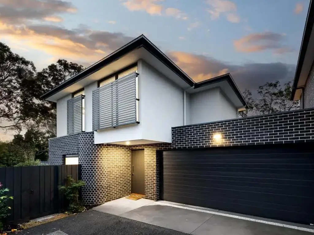 Burwood 3 Bedroom Stylish & spacious living in a Prime Location