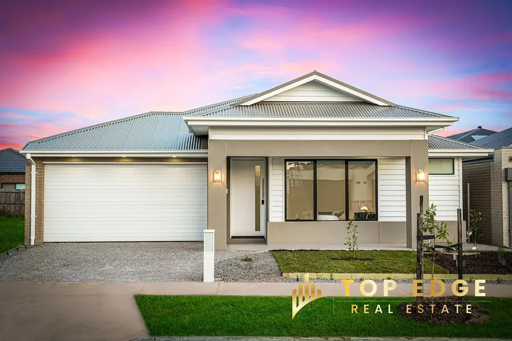 Fraser Rise 4 Bedroom Sophisticated Family Living with Dual Kitchens in the Heart of Fraser Rise