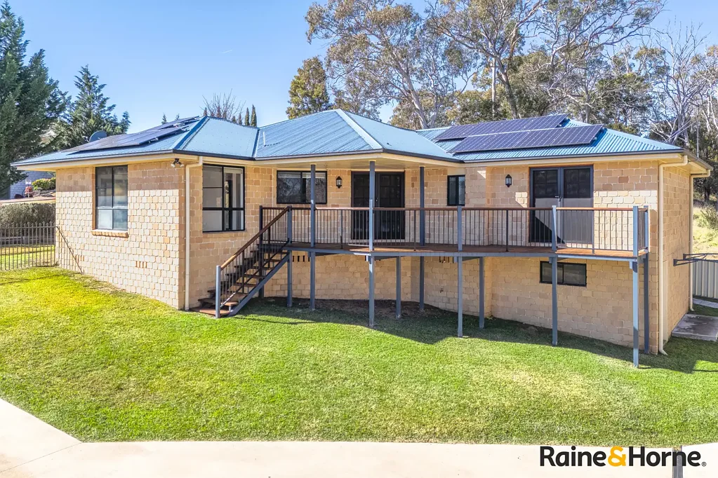Glen Innes 4 Bedroom Stylish Family Home Ready to Enjoy