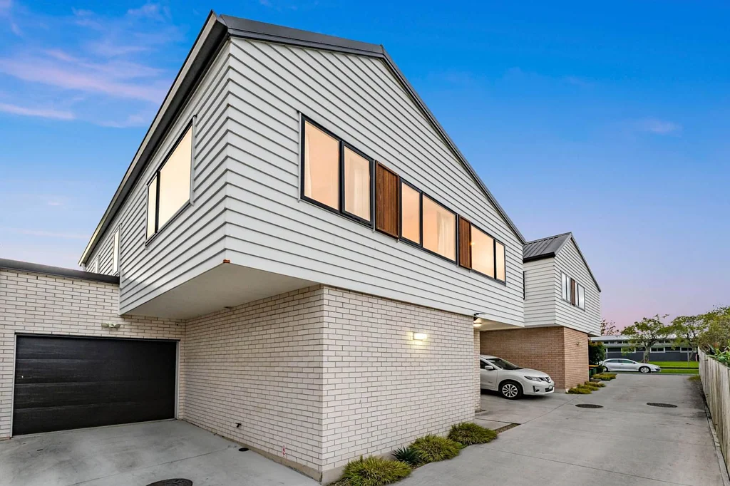 Glen Innes 4Zimmer Freestanding Freehold Stunner!