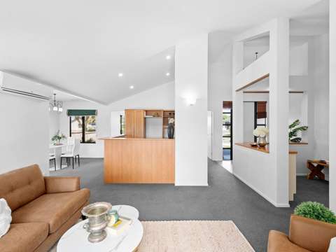 Flagstaff 3房 全新粉刷，Discovery Park美景尽收眼底，学区优秀，​生活品质之选！ Freshly Updated & Perfectly Located