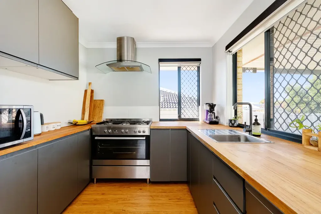 17 Drammen Elbow, Merriwa, WA 6030