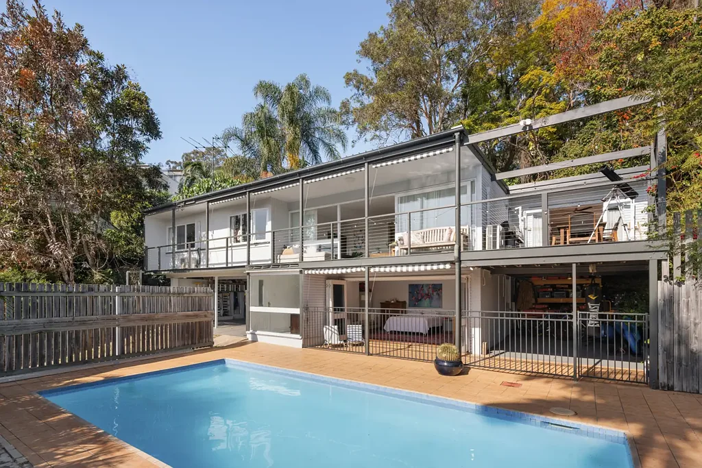 Bardon 4 Slaapkamer DA Approved Two-Lot Opportunity on 844m² in Prestigious Bardon