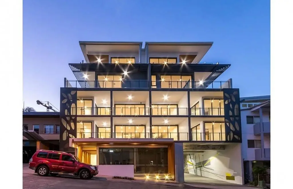 Break lease - Unfurnished modern 2 bedroom, 2 bathrm, 2 carspaces apartment central to city.