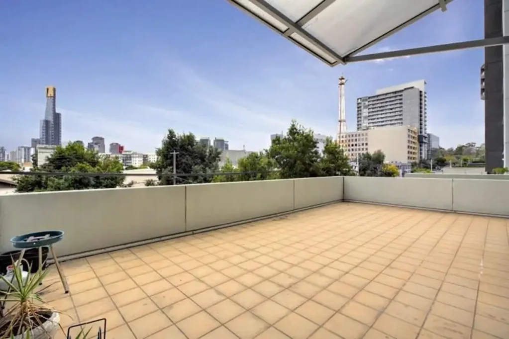 Massive 3 bedroom with Huge Balcony and City Views