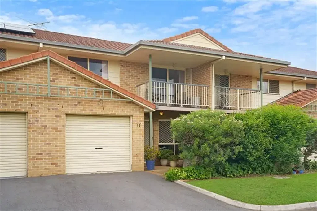 Excellent Home 2 Aircons Hybrid Flooring Downstairs Walk To Bus Stop and School