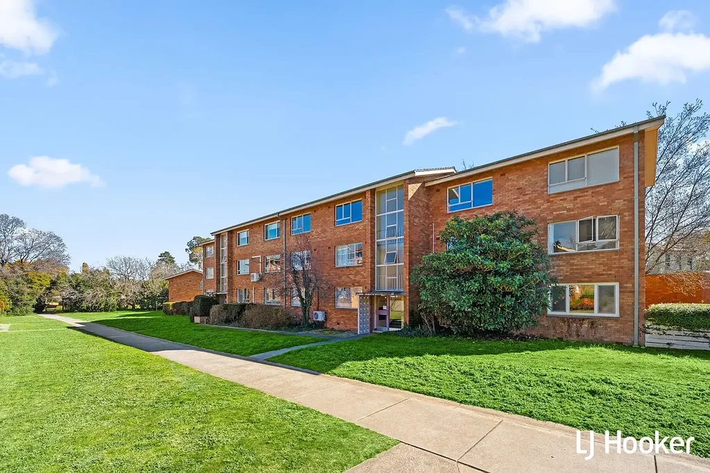 Campbell 2房  Two Bedroom Top Floor Apartment In Prime Location!