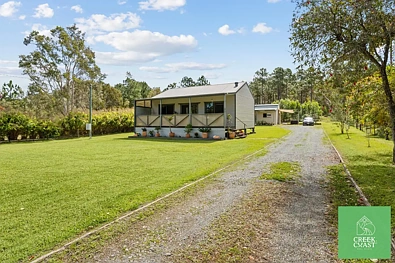 Cooloola Cove 2 Bedroom Space, Sheds & Serenity Backing onto Bushland