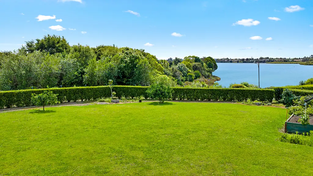Karaka Waterfront section in Karaka Harbourside!