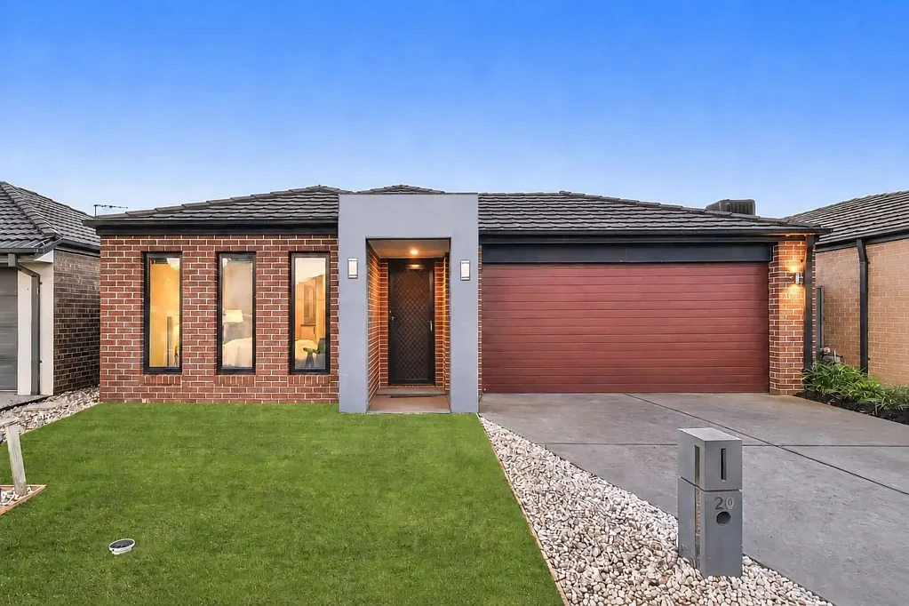 Cranbourne East 4房  The Brief: Grand Master Retreat & Multiple Living Zones in a Sought-After Cranbourne East Pocket