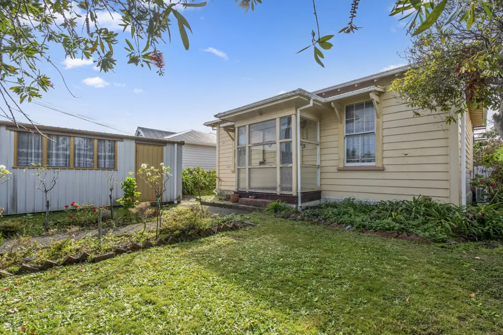 Moera 2房  Renovators dream with huge potential