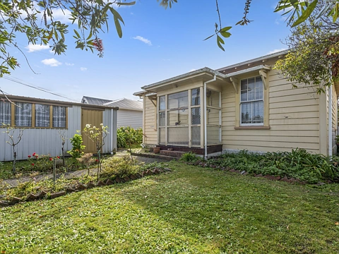 Moera 2房  Renovators dream with huge potential