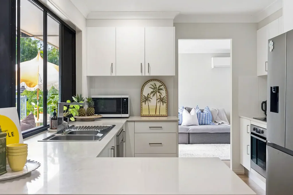 Robina 3غرفة نوم Stylish Family Sanctuary with Fabulous Poolside Living!