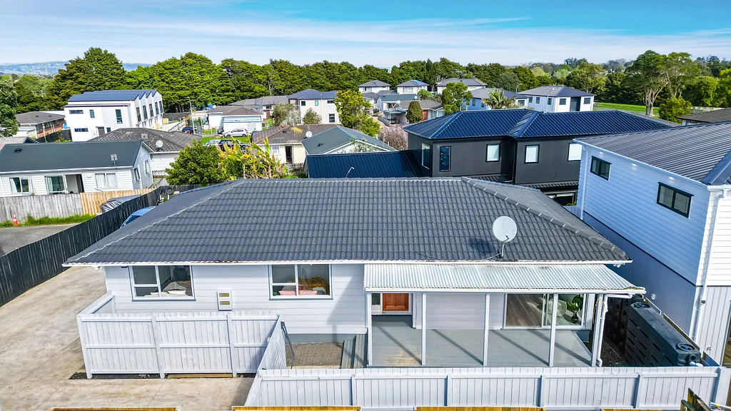Wattle Downs 3房  STEP INTO RENOVATED MODERN LIVING IN WATTLE DOWNS!