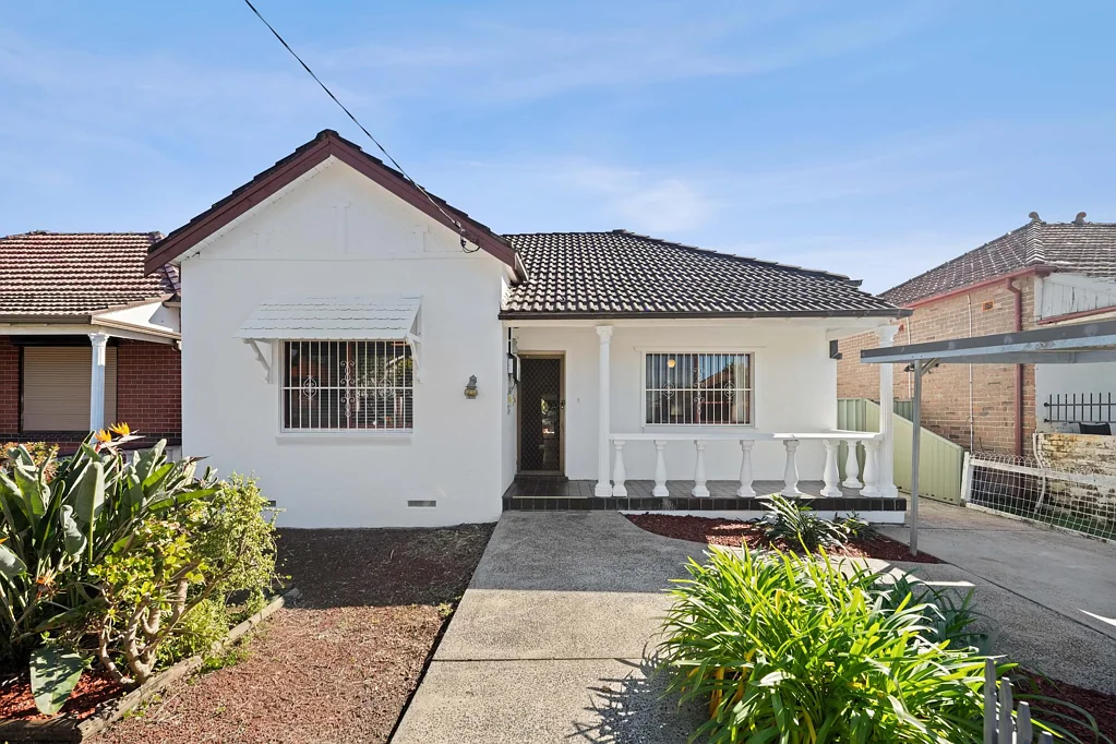 Burwood 3房 Burwood 黄金地段，582平方米无限潜力 Prime Burwood Position with 582sqm of Endless Potential