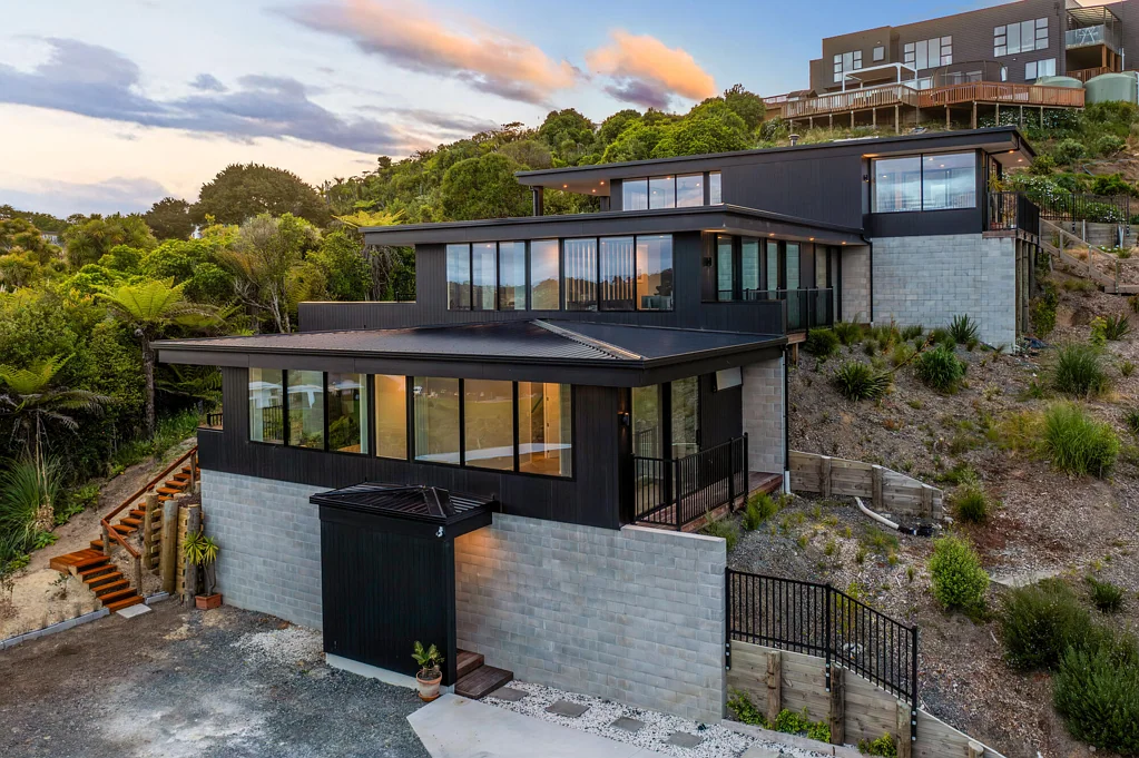 East Tamaki Heights 5침실 Private Resort Living with Income Potential - A Rare Lifestyle Opportunity