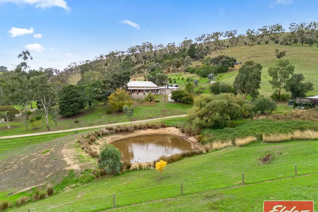 Williamstown 2침실 'Brookleigh' - Circa 1901 Sandstone Farmhouse on 82.8 acres