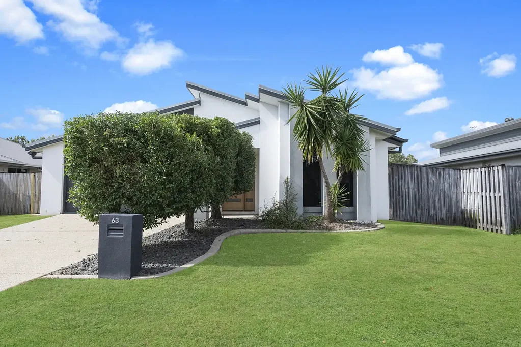 Blacks Beach 4chambre We've found your new home…