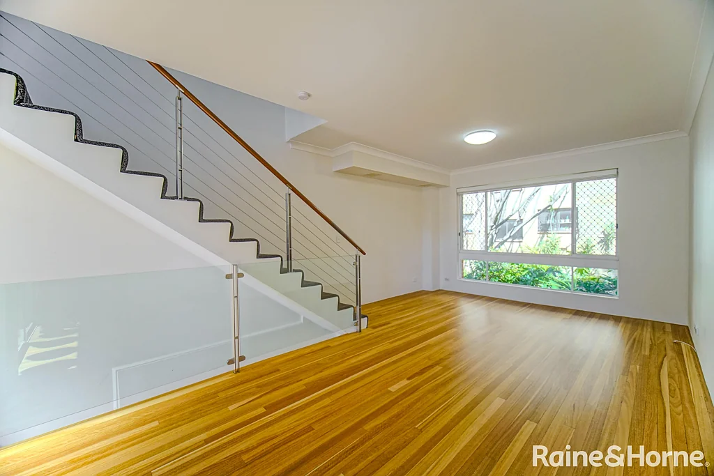 Stylish Corner Townhouse in the Heart of Kensington