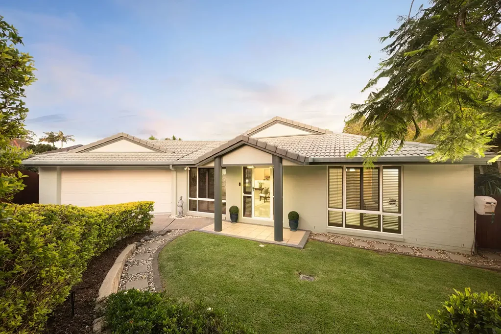 11 Roberts Court, Brookfield, QLD 4069