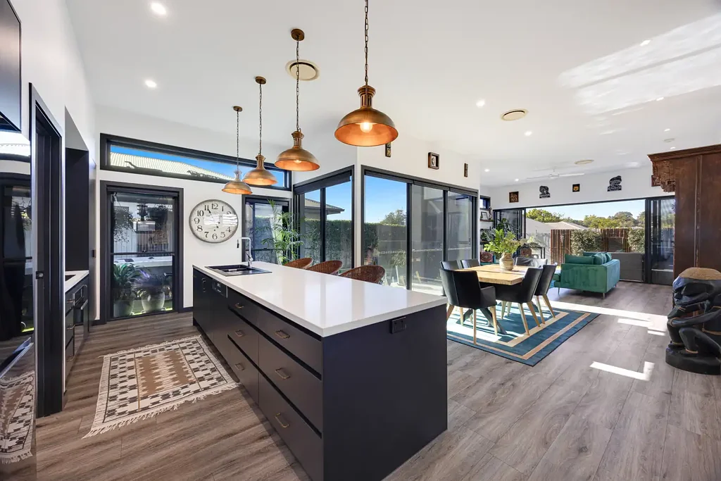 Bli Bli 4Habitaciones STUNNING INDOOR OUTDOOR FAMILY HOME WITH PREMIUM KITCHEN, HIGH CEILINGS AND A SERENE POOL SETTING!!
