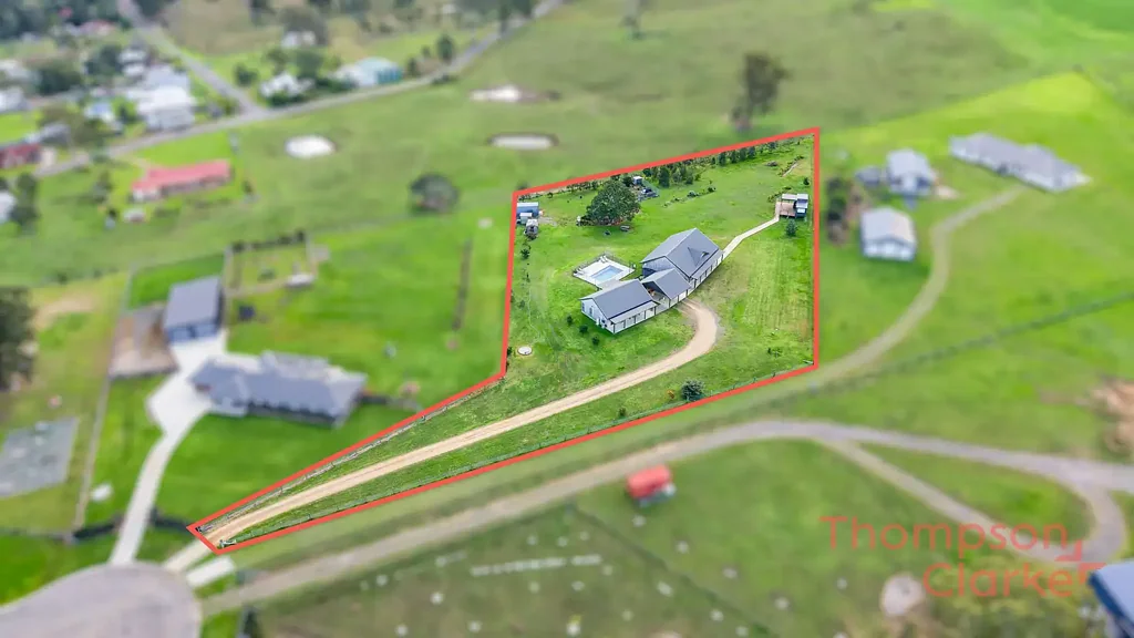 Gresford 6Kwarto Modern Country Living on 8,005sqm with Two Dwellings, Pool & Incredible Rural Views