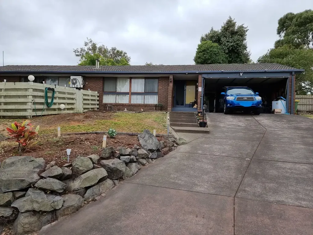 Charming 3 Bedroom, 2 Bathroom Home with Double Garage