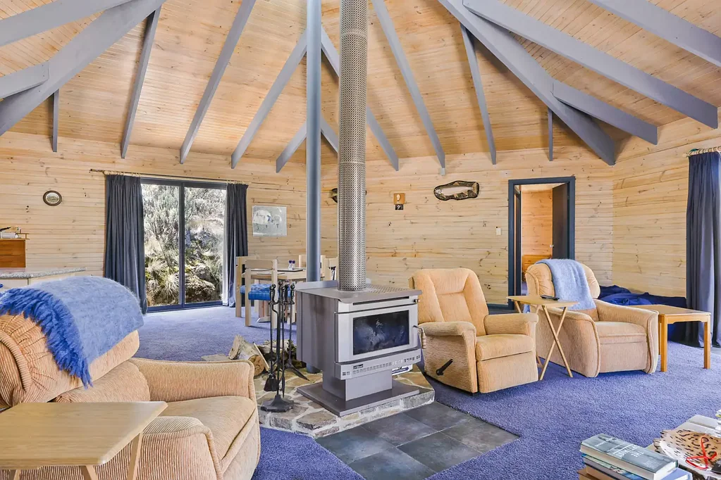 Miena 2Phòng ngủ New Price: $400,000: Hexagonal holiday home.