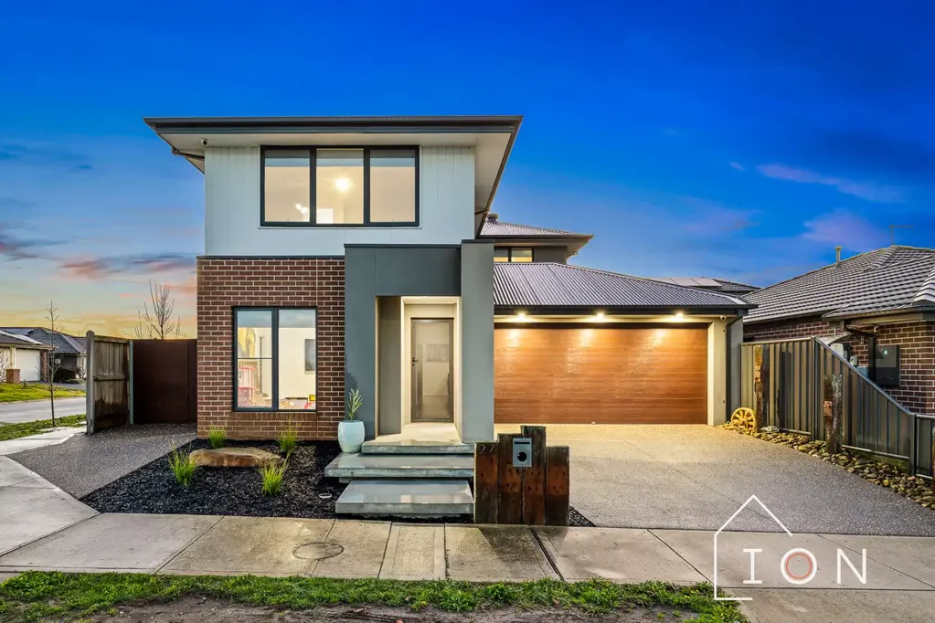 Clyde North 4房  Double Storey with rear & side access