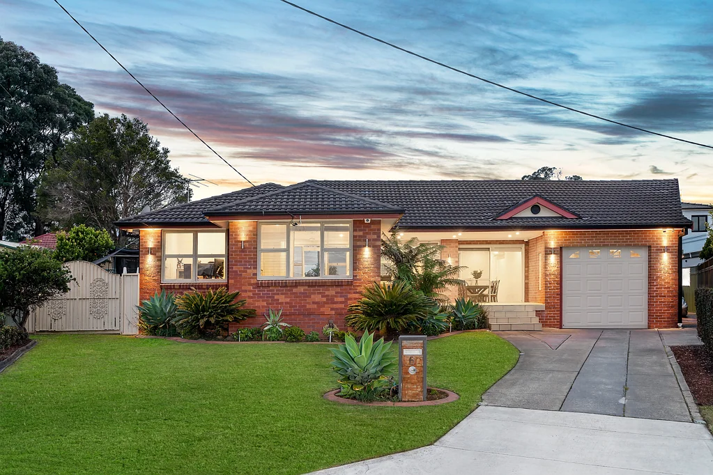 6 Garden Place, Picnic Point, NSW 2213