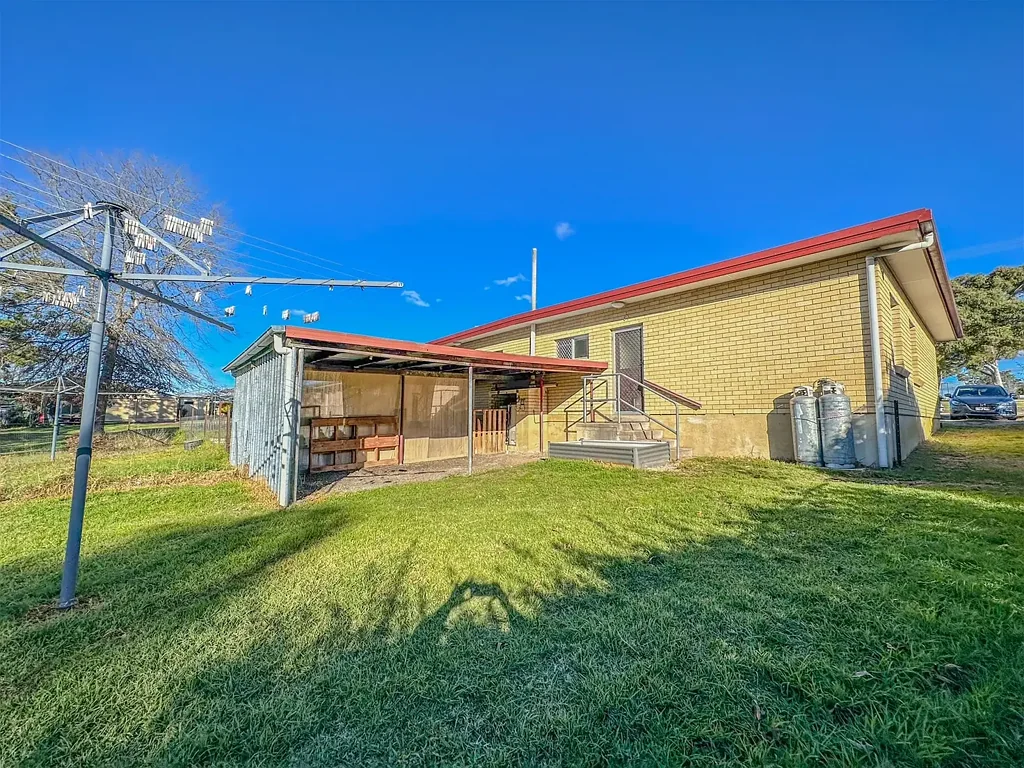 3 Bedroom Brick Unit in Stanthorpe