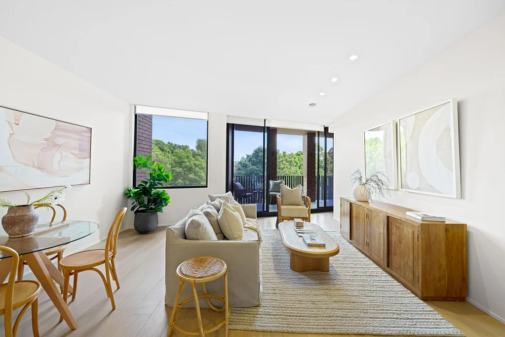 Dulwich Hill 2房 现代安全社区 两居室公寓 刚粉刷 宽敞空间 优质装修 室内外流动 娱乐露台 便利交通 咖啡馆近 安全停车 健身房 Park Views | Modern Complex | Next to Light Rail Station