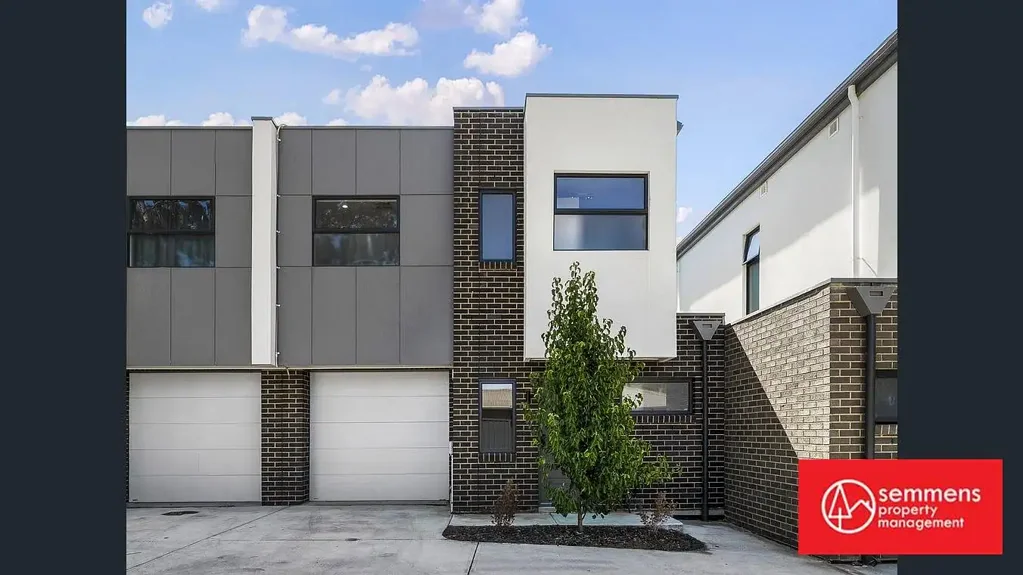 MODERN - LIGHT BRIGHT TOWNHOUSE IN A GREAT LOCATION