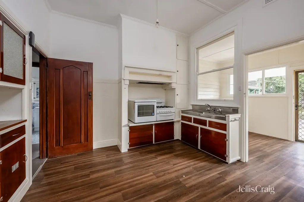 Four Double Bedroom Home in Northcote