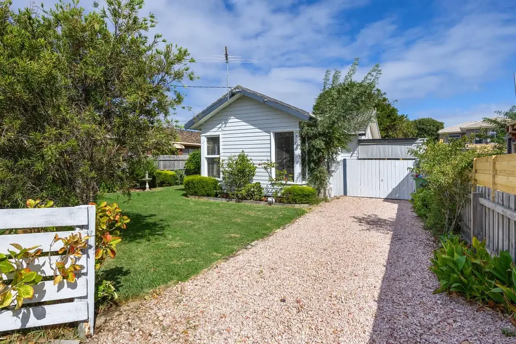 Coastal Living at Its Finest - Walk to Rosebud Pier!