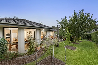 Hastings 4कमरा A Spacious Family Haven with Flourishing Gardens