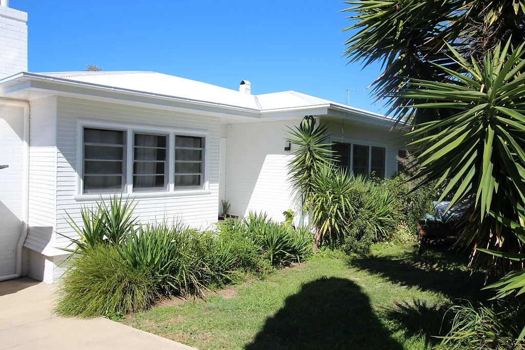 Inverell 4ห้องนอน Quality home -  Prime location