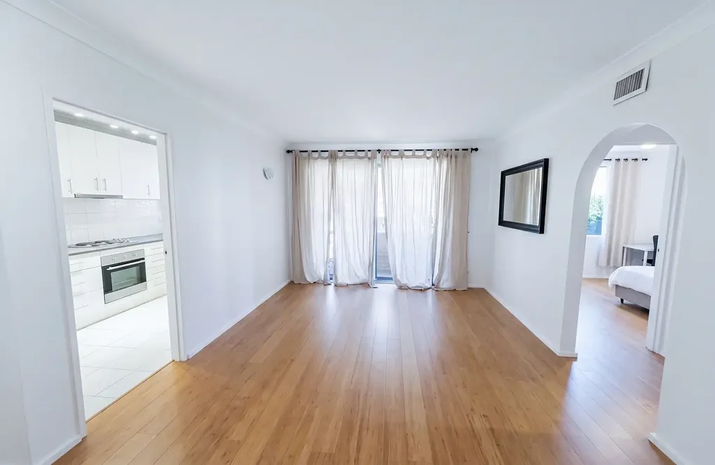 Well Maintained Two bedder Unit in the heart of Eastwood