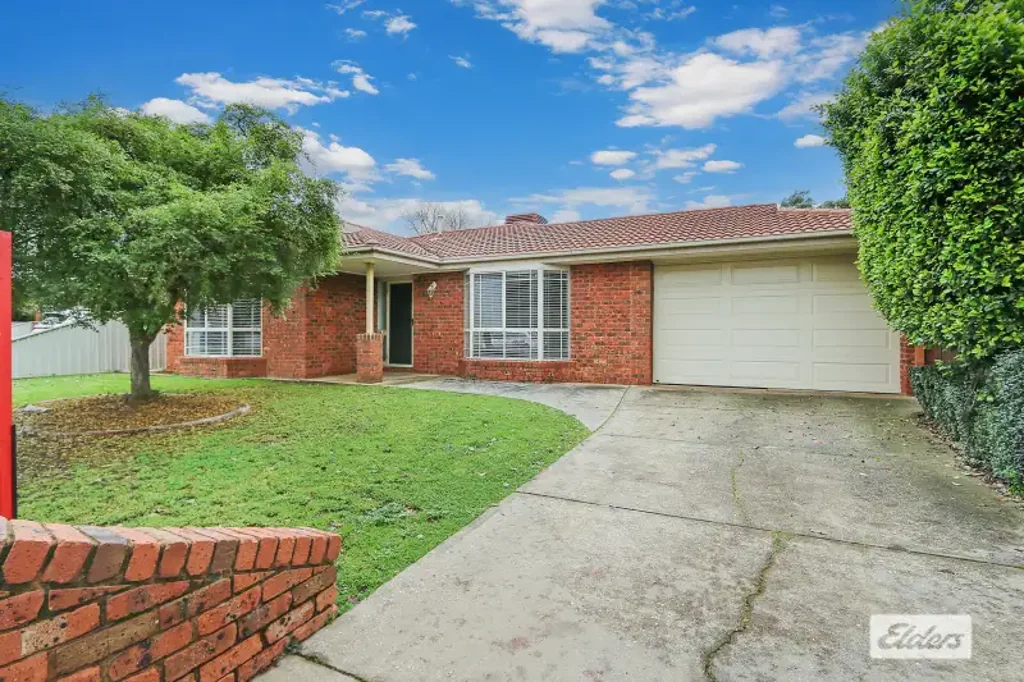 Family living in peaceful Court setting!