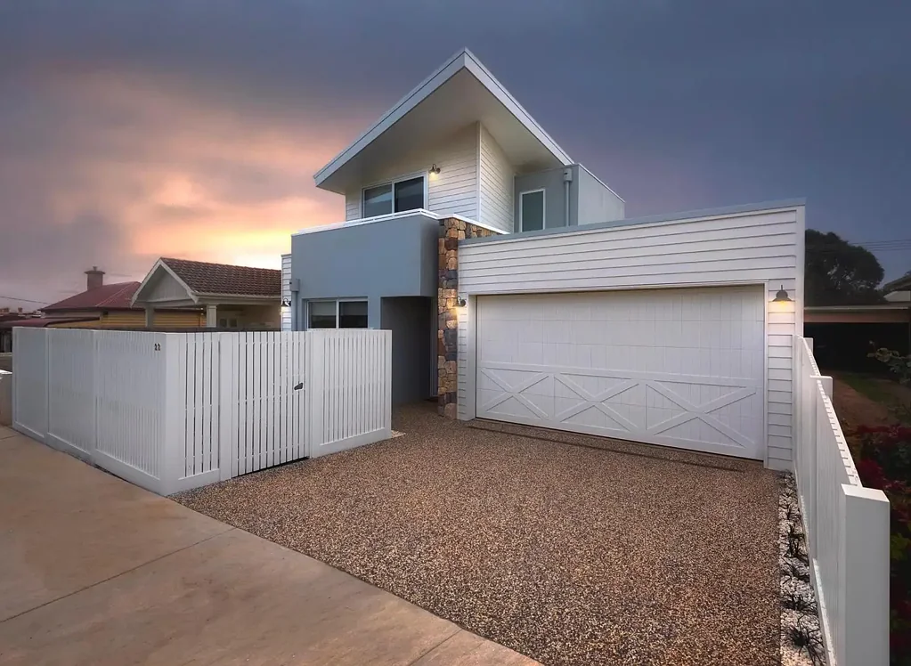 Luxury Living, Prime Position To Our Foreshore