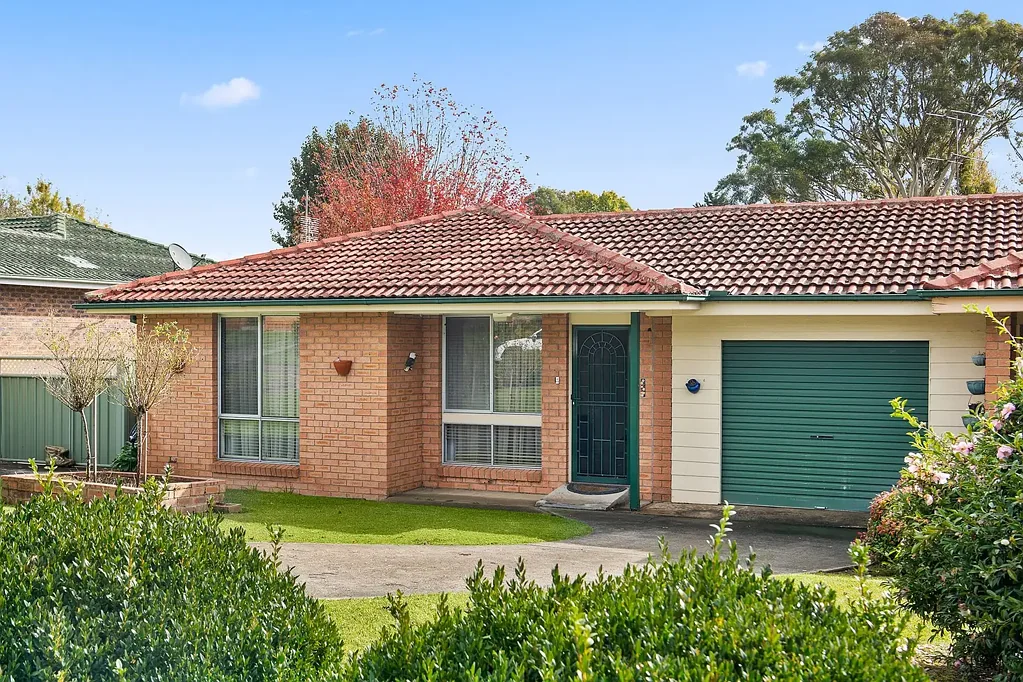 Moss Vale 3Kwarto Great Brick & Tile Duplex - Convenient, Comfortable in a Quiet Location