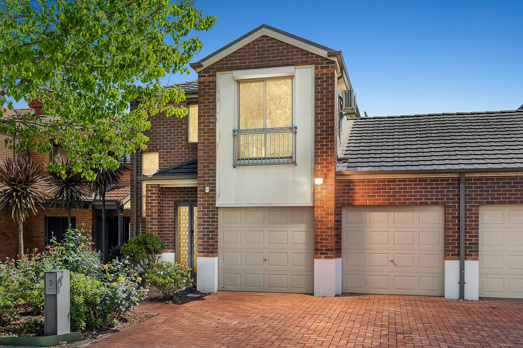Cranbourne 3ਬੈੱਡਰੂਮ Elegant Two-Storey Townhouse with Double Garage