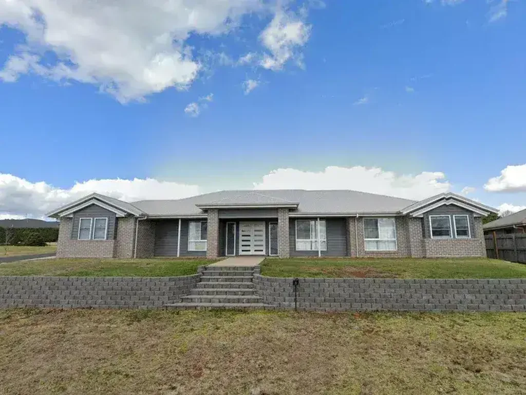 Highfields Family Lifestyle – 5 Bedrooms + Office!